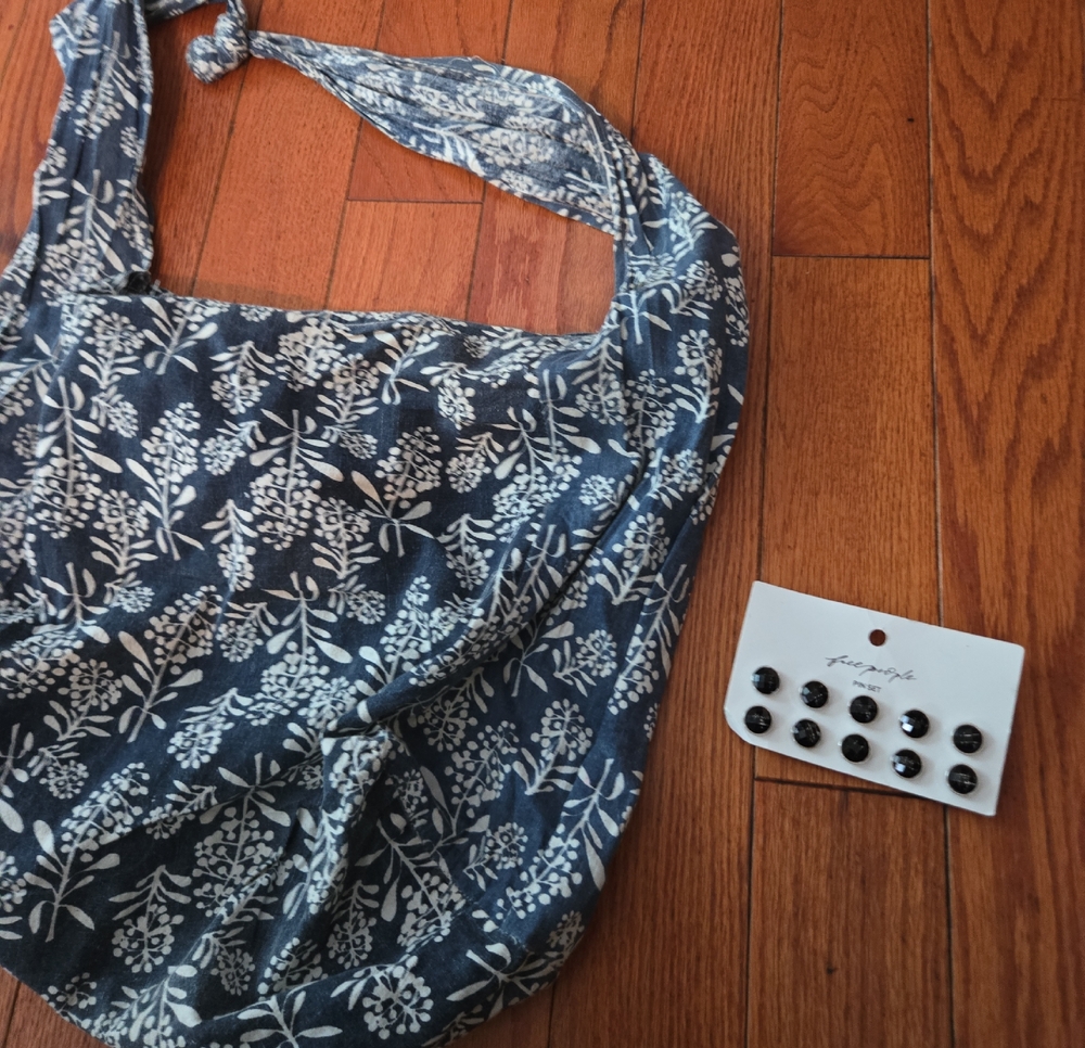 FREE PEOPLE PIN SET & FP BAG